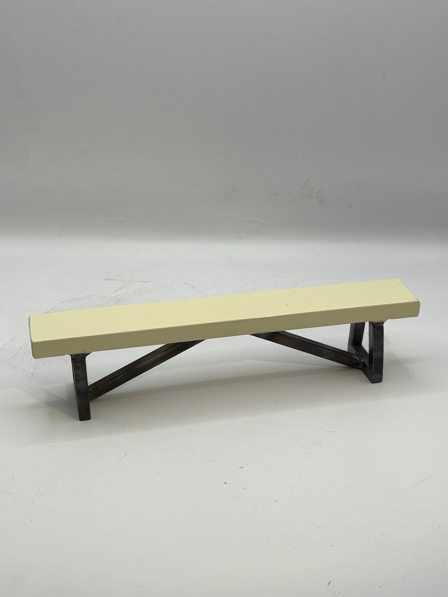 Cali schoolyard bench