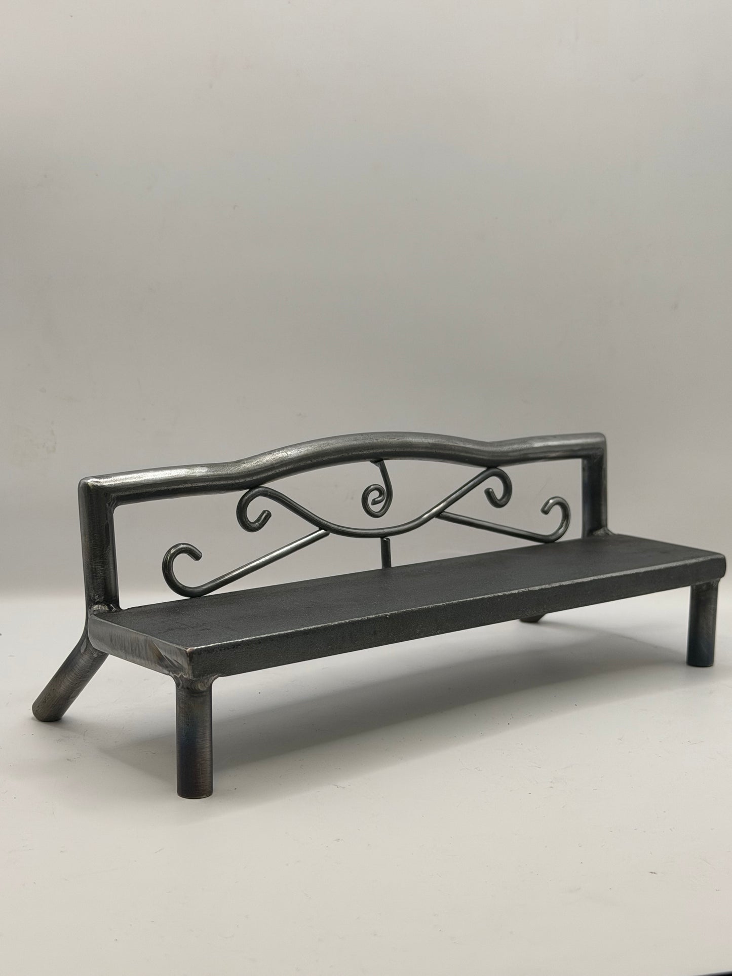 Hump Bench 1 of 1 scrolls