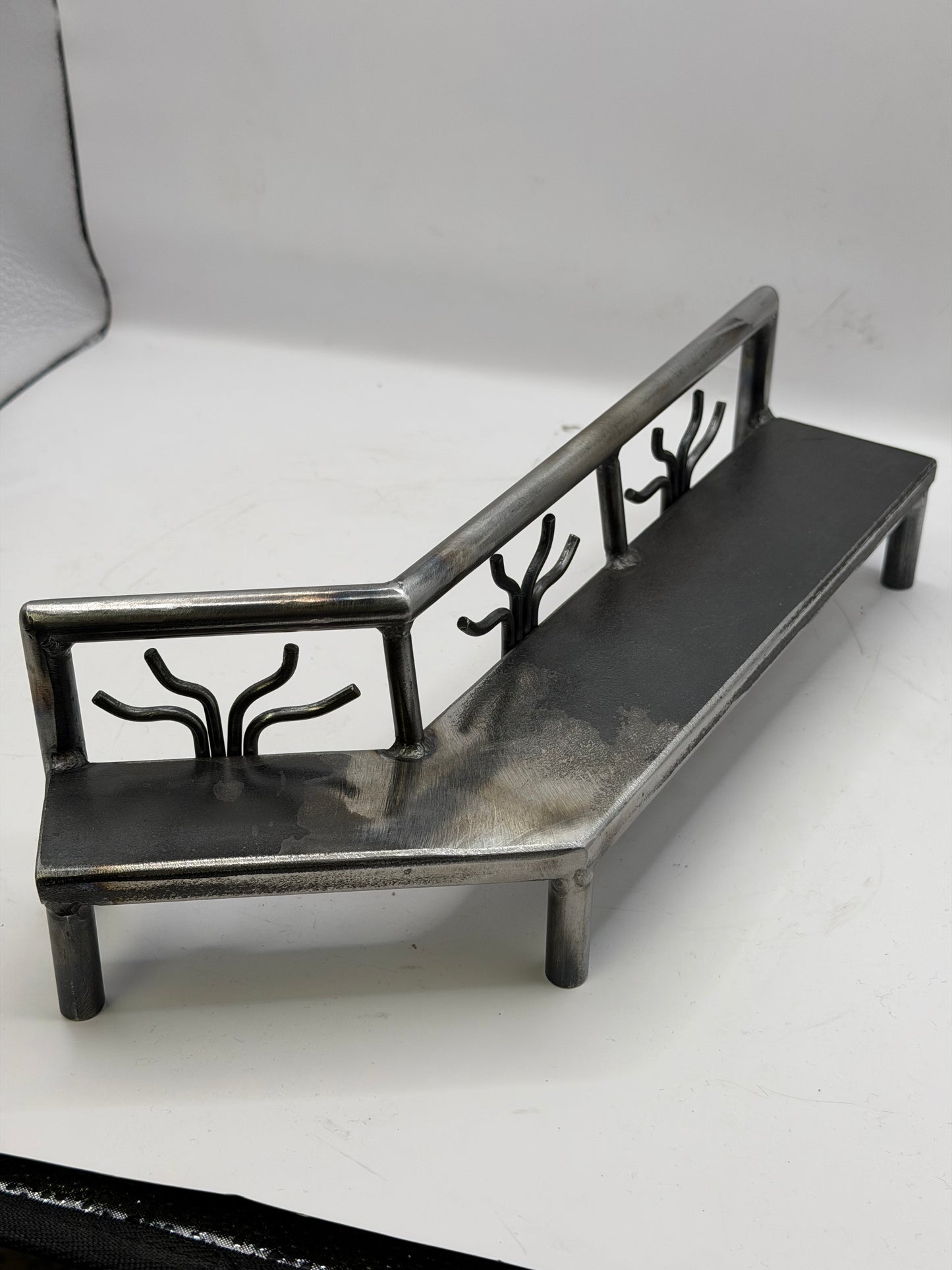 Coral Kink bench 1 of 1